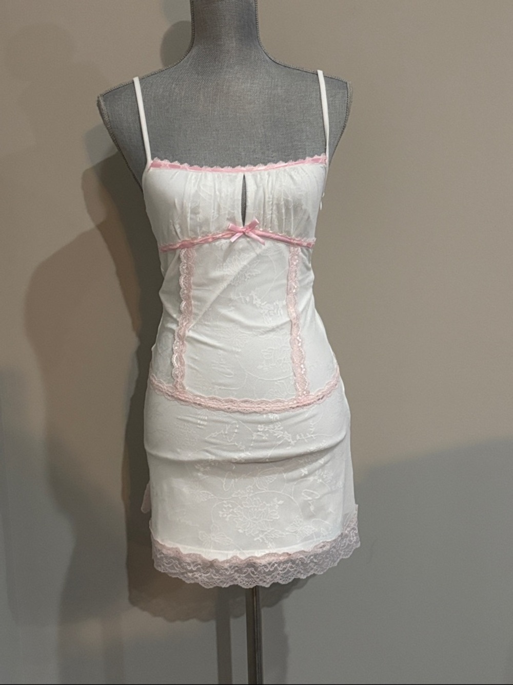 Tic Toc White & Pink Lace Trim Mini Dress size small